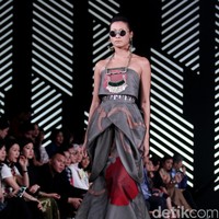 Koleksi Andreas Odang mengangkat tema Le Memoire di Fashion Nation 2017. Senayan City. Jakarta. [Foto: Mohammad Abduh/Wolipop]
