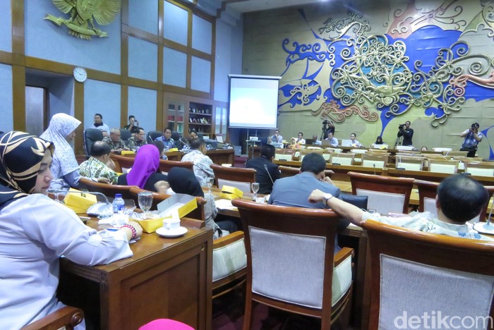 DPR Rapat Bahas UU MD3 dengan Kemendagri dan Kemenkum HAM
