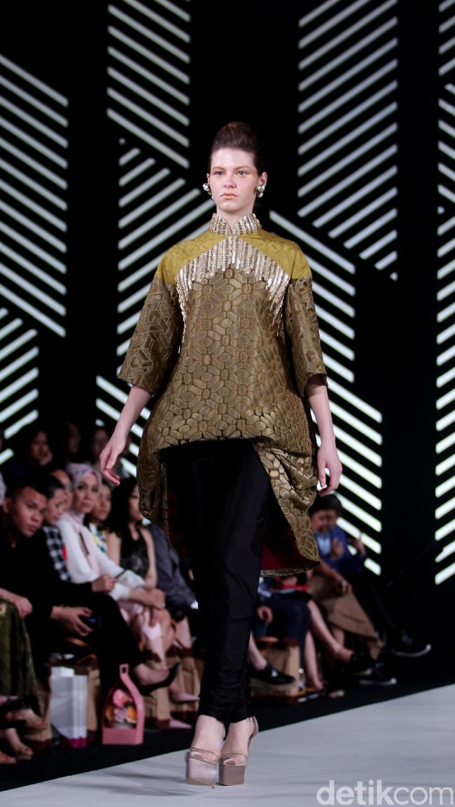 Koleksi Andreas Odang mengangkat tema Le Memoire di Fashion Nation 2017. Senayan City. Jakarta. [Foto: Mohammad Abduh/Wolipop]
