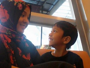 Haru! Begini Posting-an Renita Sukardi Saat Rindu Pelukan Anak