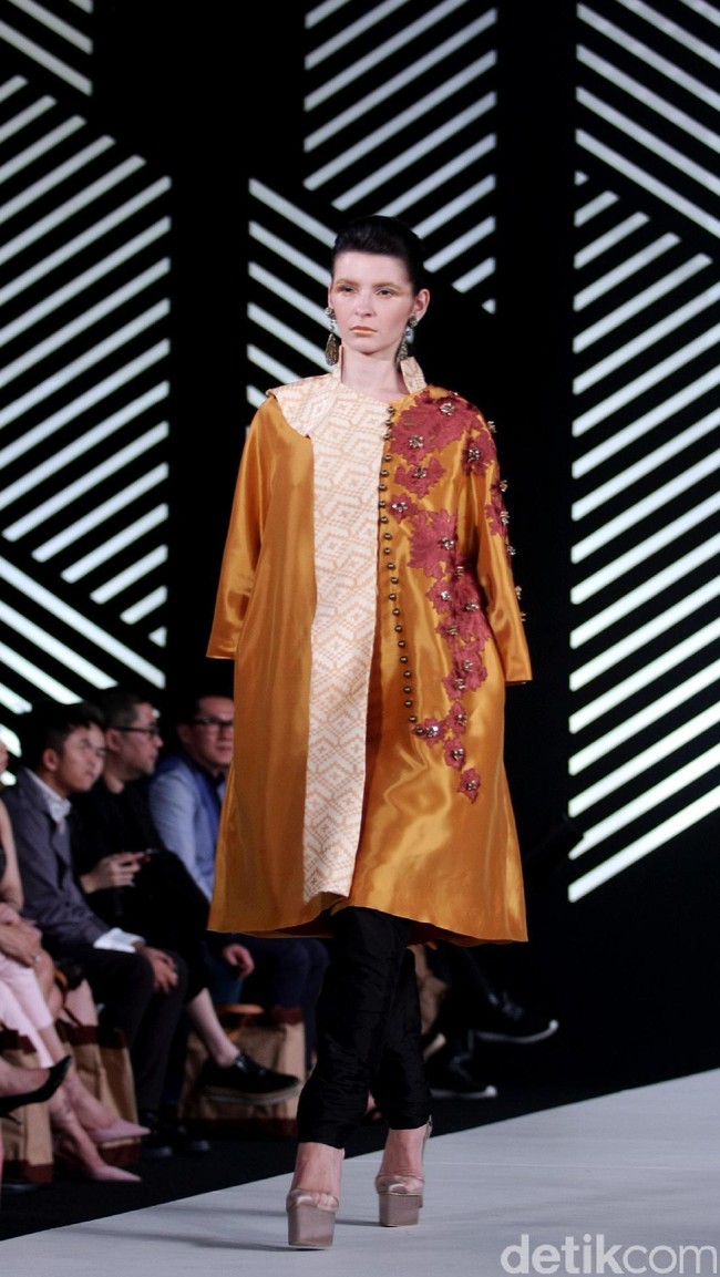 Koleksi Andreas Odang mengangkat tema Le Memoire di Fashion Nation 2017. Senayan City. Jakarta. [Foto: Mohammad Abduh/Wolipop]