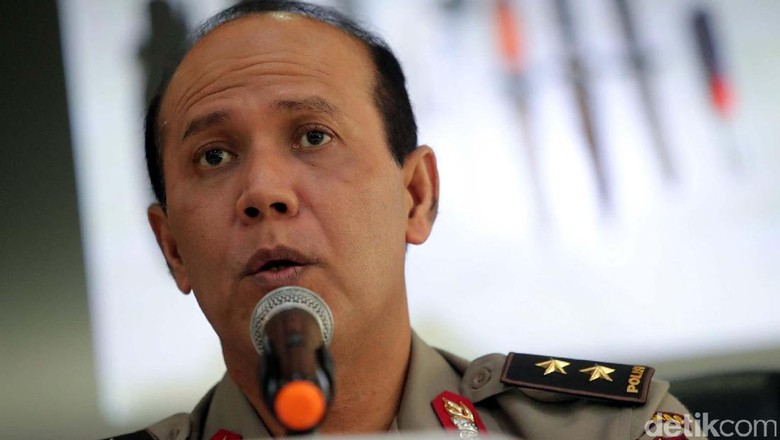 Polri Imbau Warga Tak Terlalu Percaya Survei Pilkada Polri Imbau Warga Tak Terlalu Percaya Survei Pilkada