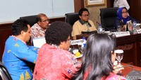 Rapat Panmus tersebut dipimpin Ketua DPD RI Oesman Sapta Odang (OSO) dan didampingi Wakil Ketua DPD Nono Sampono dan Darmayanti.