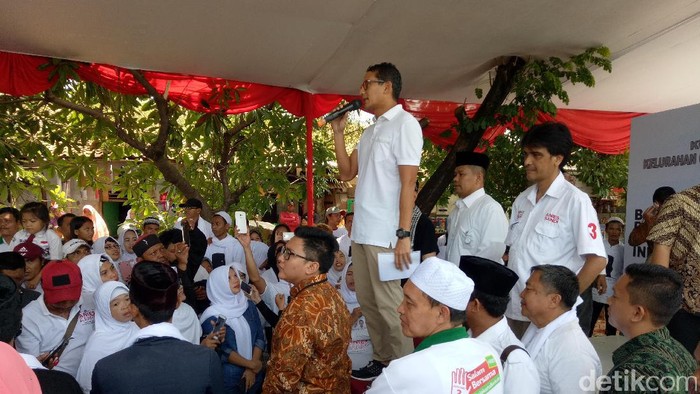 Kampanye di Cipinang Besar Selatan, Sandi Ajak Warga Gabung OK OCE