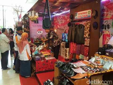 Produk yang dibuat napi Jatim laris manis