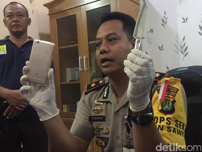Ini Pisau yang Dipakai Hermawan Todong Penumpang Angkot di Jaktim