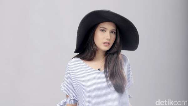 Tatapan Memikat Pevita Pearce di Bolder In 2 Years Tatapan Memikat Pevita Pearce di Bolder In 2 Years