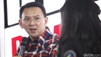 Ahok pun menambahkan semua taman dan trotoar yang lebar di Jakarta boleh digunakan untuk berjualan PKL. Dia juga mengatakan akan merevisi perda tentang PKL perihal penataan tempat berjualan PKL di tempat yang ramai.