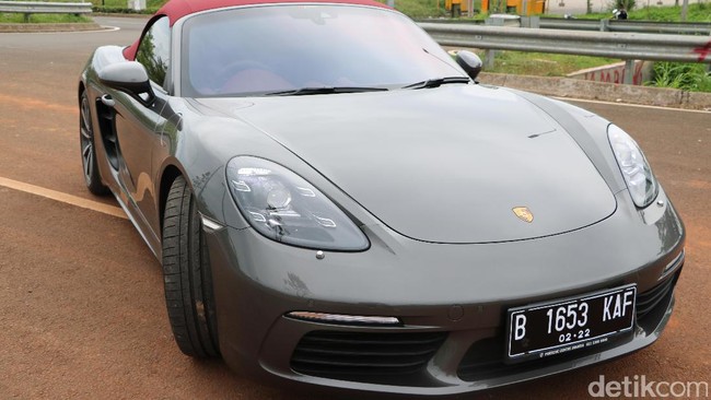 Melesat dengan Mobil Sport dan Wah, Porsche 718 Boxster