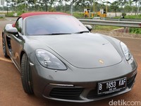 Melesat dengan Mobil Sport dan Wah, Porsche 718 Boxster