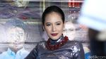 So Shining! Seksinya Pevita Pearce dengan Dress Sequin