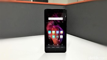 Layarnya 5,5 inch dengan resolusi 1080p. Layar ini mengunakan lapisan kaca 2,5D. Foto: detikINET/Adi Fida Rahman