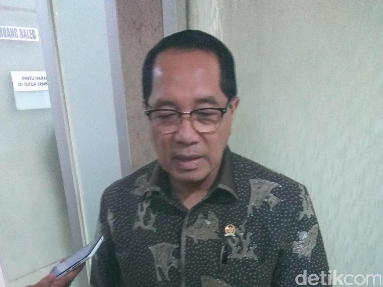 DPR Tunggu Kejelasan Sikap Pemerintah Bahas RUU Tembakau DPR Tunggu Kejelasan Sikap Pemerintah Bahas RUU Tembakau