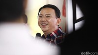 Ke depan, keduanya ingin di mal dan gedung pemerintahan digunakan untuk para PKL berjualan pada malam hari. Dia pun mencontohkan lokasi PKL binaan Pemprov DKI yang ada di Blok S, Jakarta Selatan.