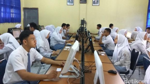 Pelaksanaan UNBK di Aceh.
