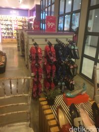  Baju  Hingga Sepatu Mezzo Diskon 70 di  Aeon  Mall 