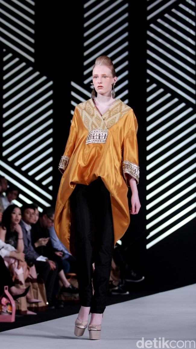 Koleksi Andreas Odang mengangkat tema Le Memoire di Fashion Nation 2017. Senayan City. Jakarta. [Foto: Mohammad Abduh/Wolipop]