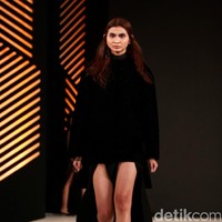 Koleksi Sapto Djojokartiko di Fashion Nation 2017. Senayan City. Jakarta. [Foto: Mohammad Abduh/Wolipop]