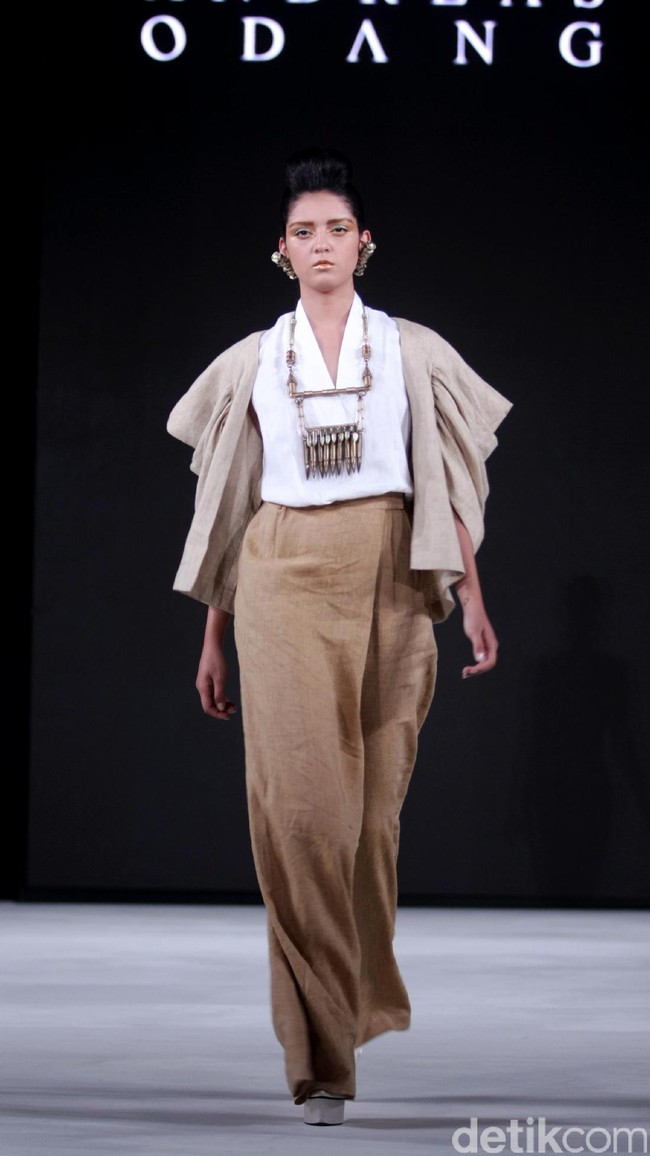 Koleksi Andreas Odang mengangkat tema Le Memoire di Fashion Nation 2017. Senayan City. Jakarta. [Foto: Mohammad Abduh/Wolipop]