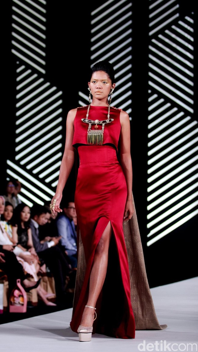 Koleksi Andreas Odang mengangkat tema Le Memoire di Fashion Nation 2017. Senayan City. Jakarta. [Foto: Mohammad Abduh/Wolipop]