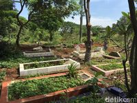 Cerita Makam yang Masih Utuh di Tengah Proyek Kereta 