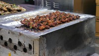 Foto: Setelah capek berkeliling Myeongdong dan perut lapar, tak sulit mencari makanan (Kurnia/detikTravel)