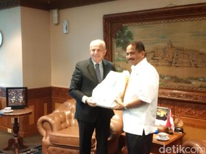 Menpar Sambut Dubes AS Bicara Soal Sampah di Tempat Wisata
