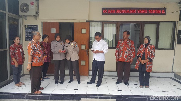 Polisi Berbatik Ikut Serta Lakukan Pengawasan UNBK