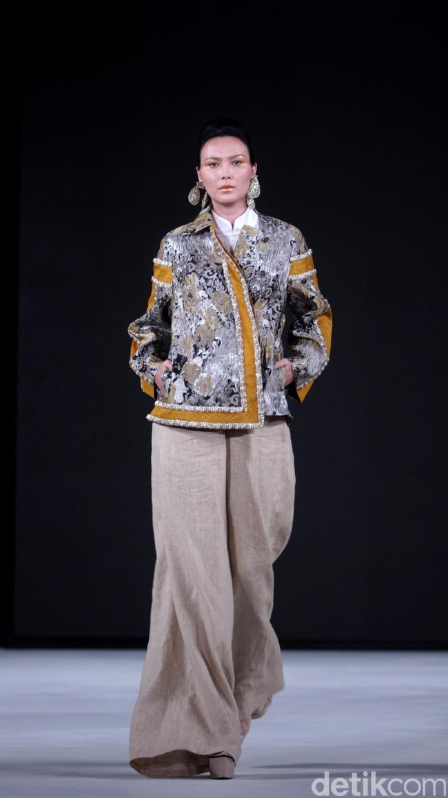 Koleksi Andreas Odang mengangkat tema Le Memoire di Fashion Nation 2017. Senayan City. Jakarta. [Foto: Mohammad Abduh/Wolipop]