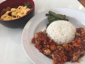I Love Taimei: Tersengat Pedas Asam Ayam Goreng Tepung Khas Taiwan Berbumbu Thailand