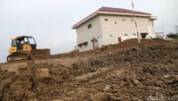 Rumah tersebut berdiri di lokasi proyek tol di Desa Sidakaton, Kecamatan Dukuhturi, Kabupaten Tegal. Grandyos Zafna/detikFoto.