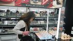 Cewek-cewek Pasti Senang Belanja Kosmetik di Myeongdong