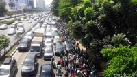 Potret Lalin di Pancoran yang Tambah Macet karena Proyek Flyover