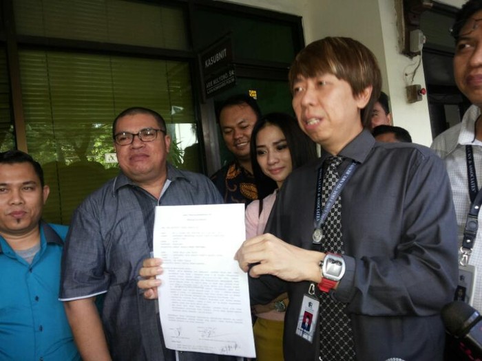 Damai dengan Razman, Bella Luna Tetap Penuhi Panggilan Polisi