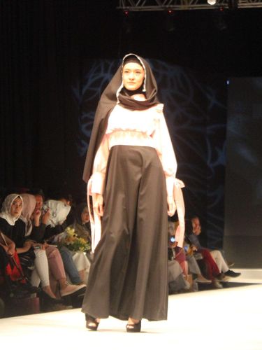 Hannie Hananto Tawarkan Busana Muslim <i>Girly</i> Untuk Lebaran 2017