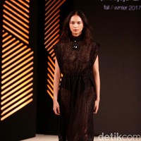 Koleksi Sapto Djojokartiko di Fashion Nation 2017. Senayan City. Jakarta. [Foto: Mohammad Abduh/Wolipop]