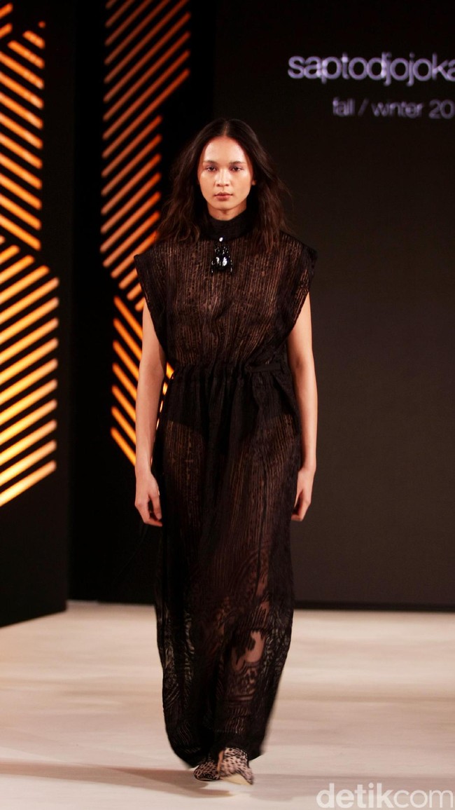 Koleksi Sapto Djojokartiko di Fashion Nation 2017. Senayan City. Jakarta. [Foto: Mohammad Abduh/Wolipop]
