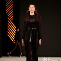 Koleksi Sapto Djojokartiko di Fashion Nation 2017. Senayan City. Jakarta. [Foto: Mohammad Abduh/Wolipop]