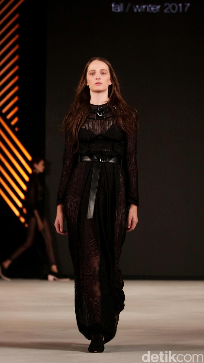 Koleksi Sapto Djojokartiko di Fashion Nation 2017. Senayan City. Jakarta. [Foto: Mohammad Abduh/Wolipop]