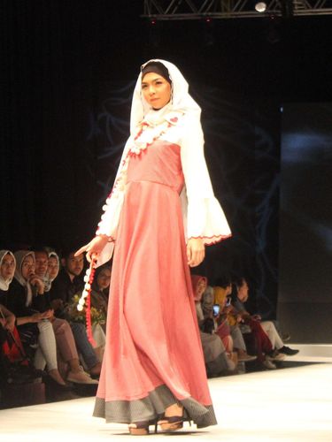 Hannie Hananto Tawarkan Busana Muslim <i>Girly</i> Untuk Lebaran 2017