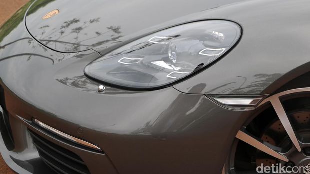 Melesat dengan Mobil Sport dan Wah, Porsche 718 Boxster