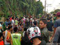 Terobos Palang Pintu, Pemotor Tewas Tertabrak KRL di Pasar 