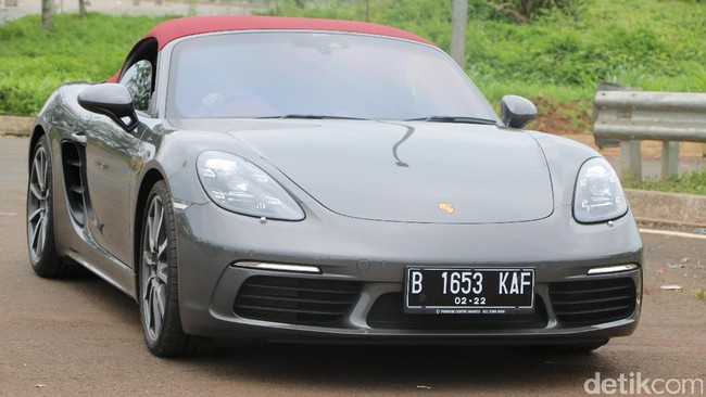 Melesat dengan Mobil Sport dan Wah, Porsche 718 Boxster