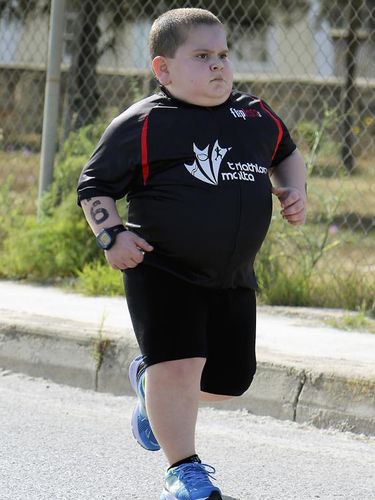 Inspiratif! Penyakit Langka Tidak Menghalangi Bocah Ini Ikut Triathlon