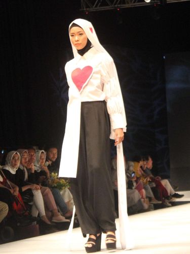 Hannie Hananto Tawarkan Busana Muslim <i>Girly</i> Untuk Lebaran 2017