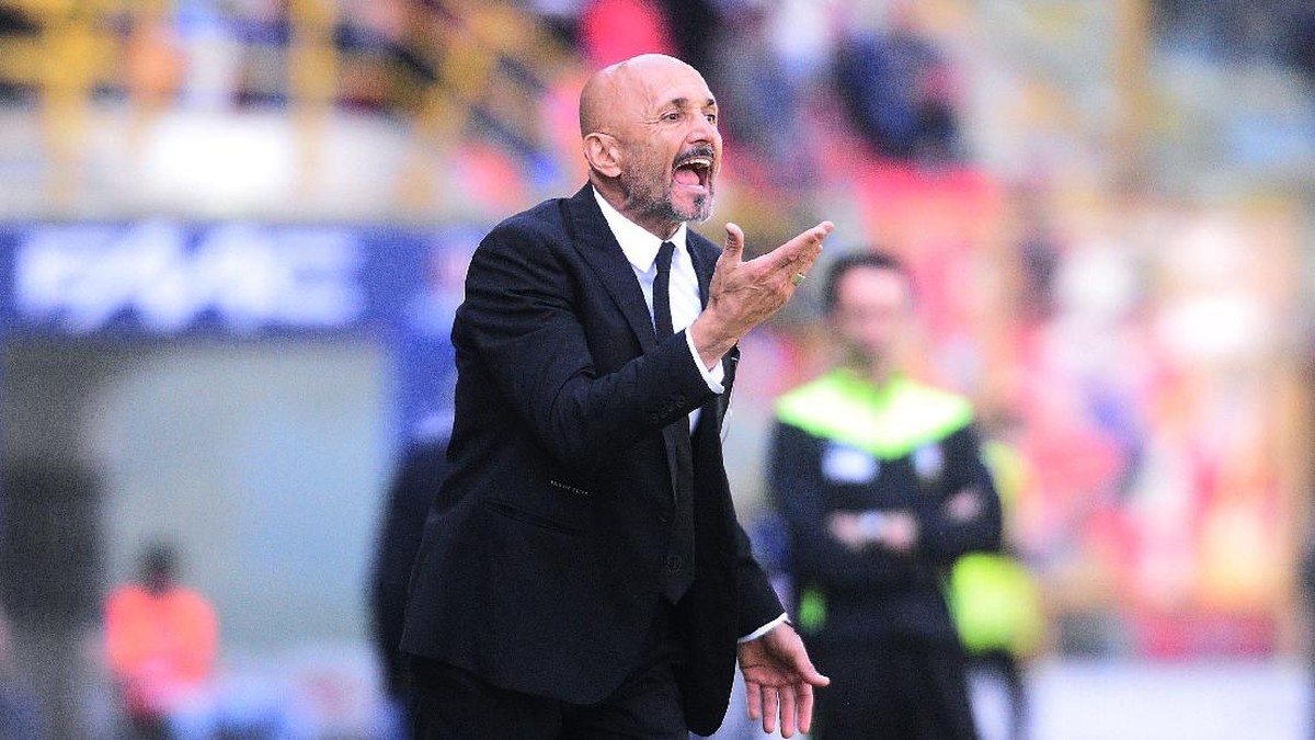 Luciano Spalletti saat mendampingi AS Roma melawan Bologna. (Foto: Getty Images Sport/Mario Carlini / Iguana Press)