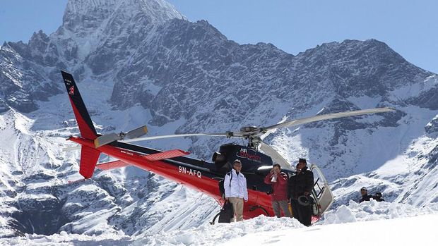 Diangkut naik helikopter (dok The Explorations Company)