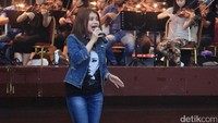 Penasaran seperti apa konsernya nanti? Simak terus beritanya di detikHOT! Pool/Ismail/detikFoto.