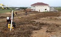 Rumah di tengah proyek jalan tol Pejagan-Pemalang