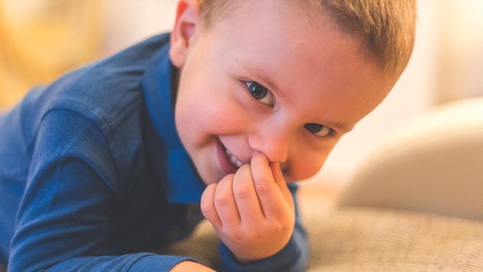 Memahami Batita yang Memandang Genit Orang Lain